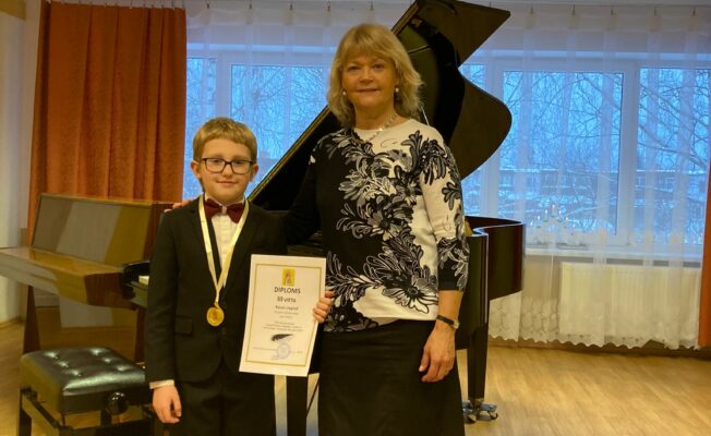 Skolotāja Sandra Siliņa ar Raivi