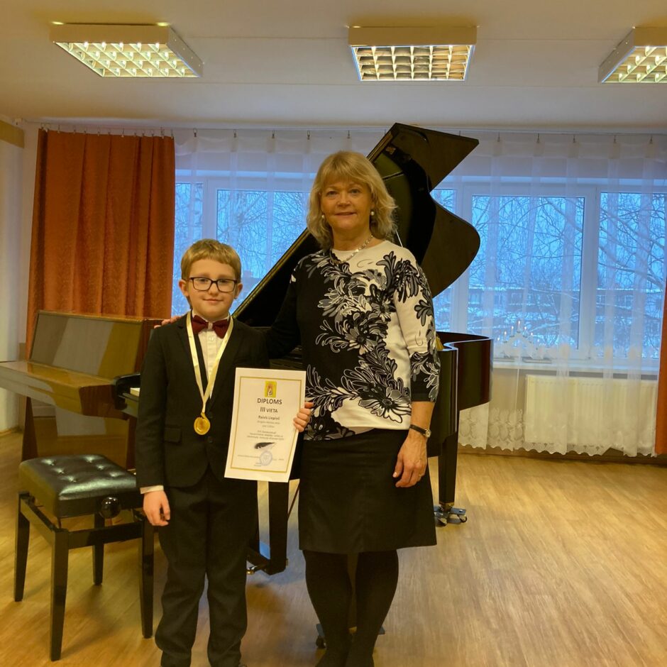 Skolotāja Sandra Siliņa ar Raivi