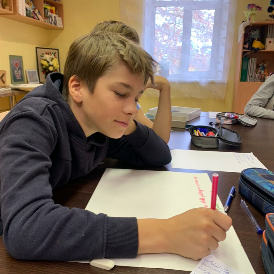 Skolēns mācību stundā