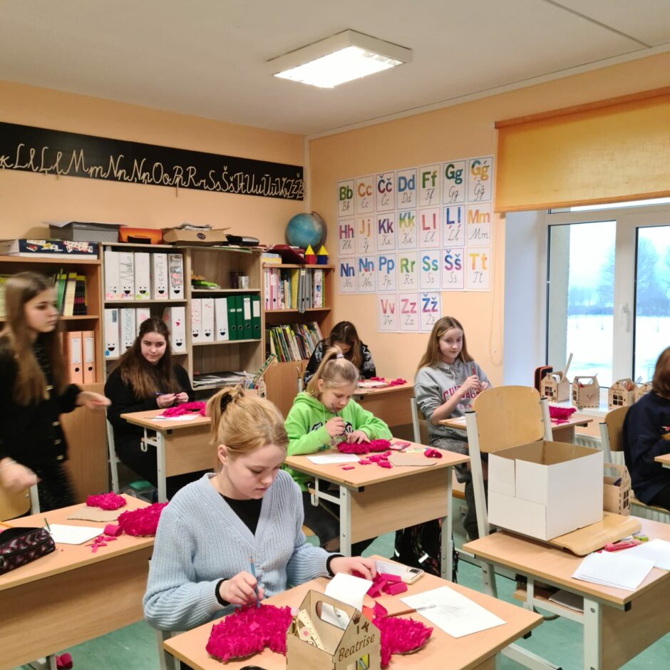 Floristikas pulciņa siržu kompozīcijas