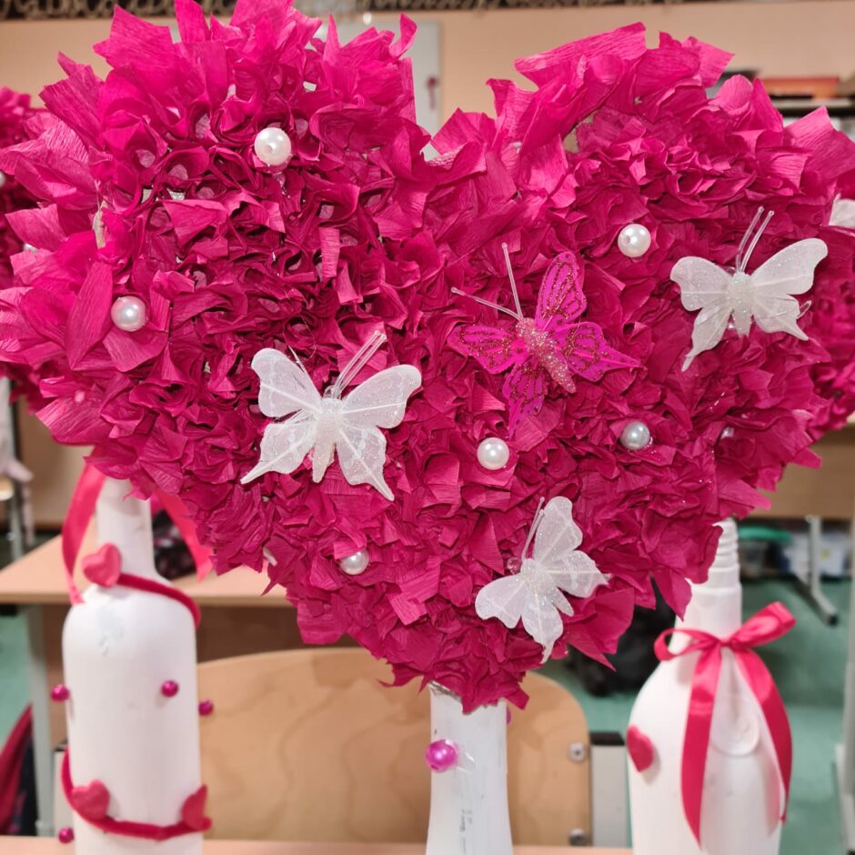 Floristikas pulciņa siržu kompozīcijas