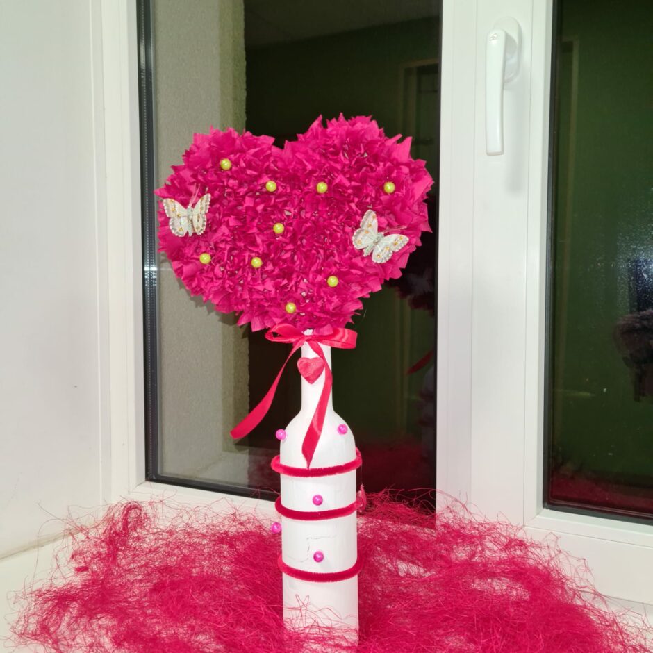 Floristikas pulciņa siržu kompozīcijas