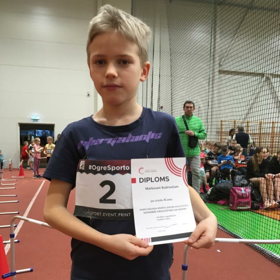 2.klases skolēni vieglatlētikas sacensībās