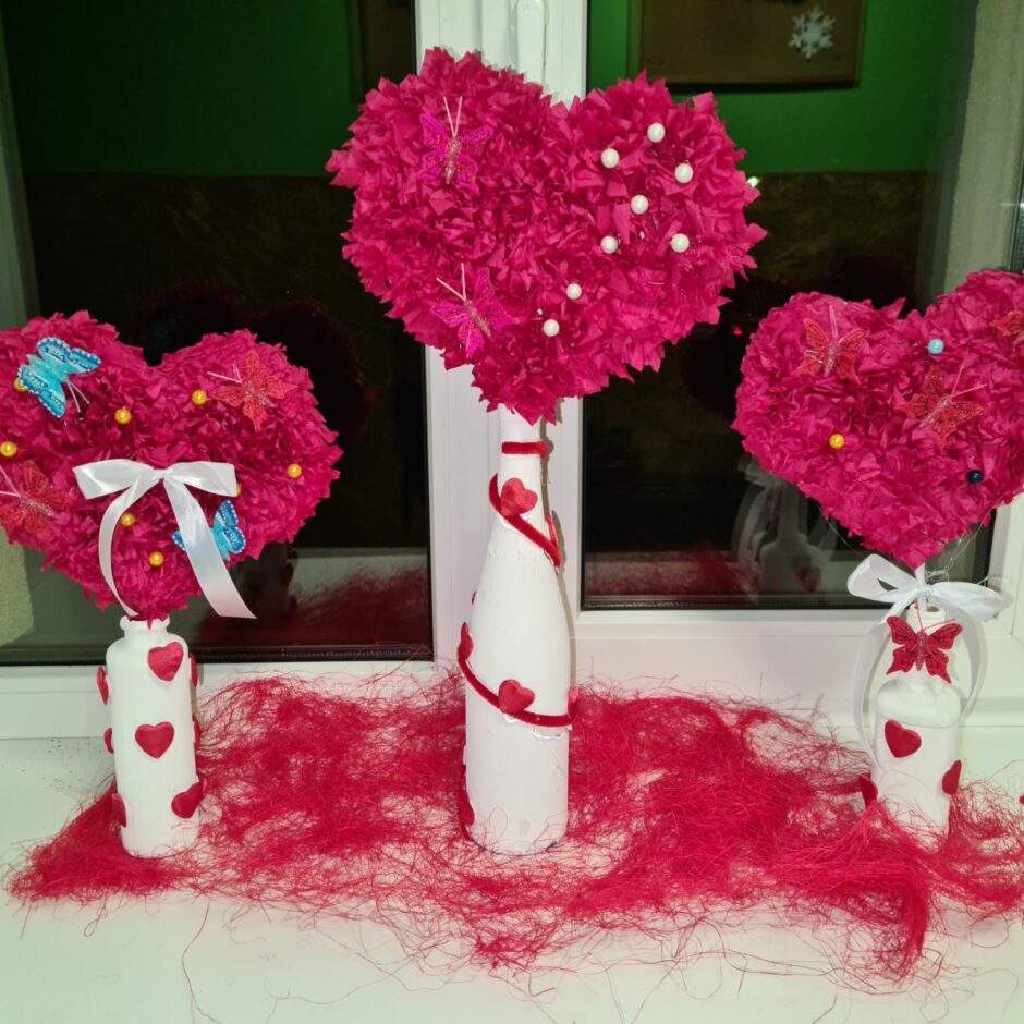 Floristikas pulciņa siržu kompozīcijas