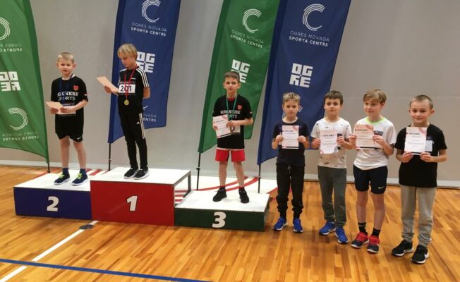 2.klases skolēni vieglatlētikas sacensībās