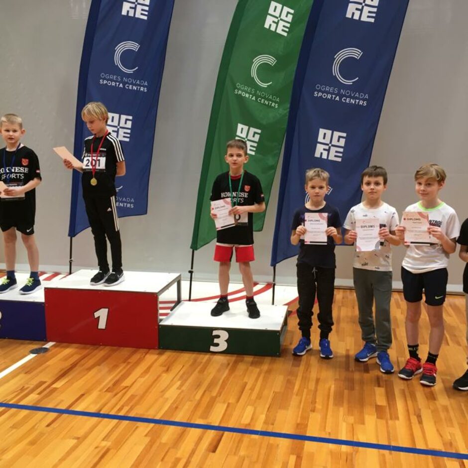 2.klases skolēni vieglatlētikas sacensībās