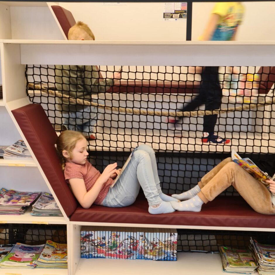 1.klase apmeklē Ogres bibliotēku