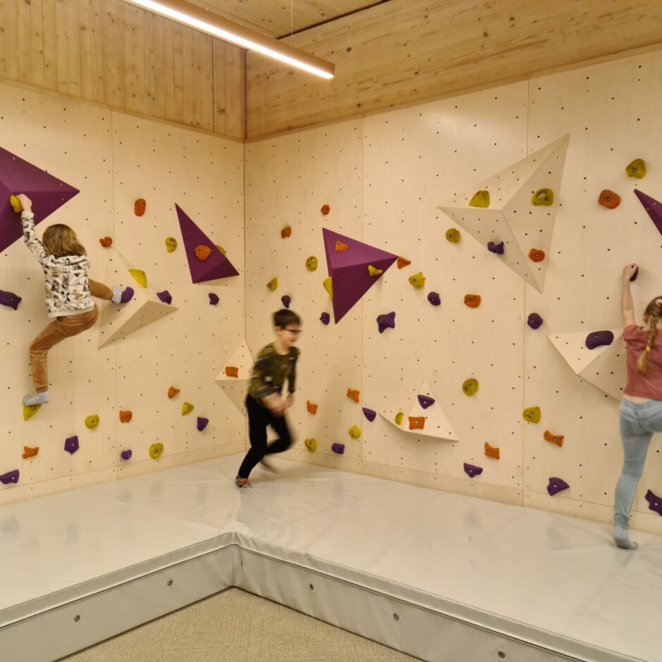 1.klase apmeklē Ogres bibliotēku