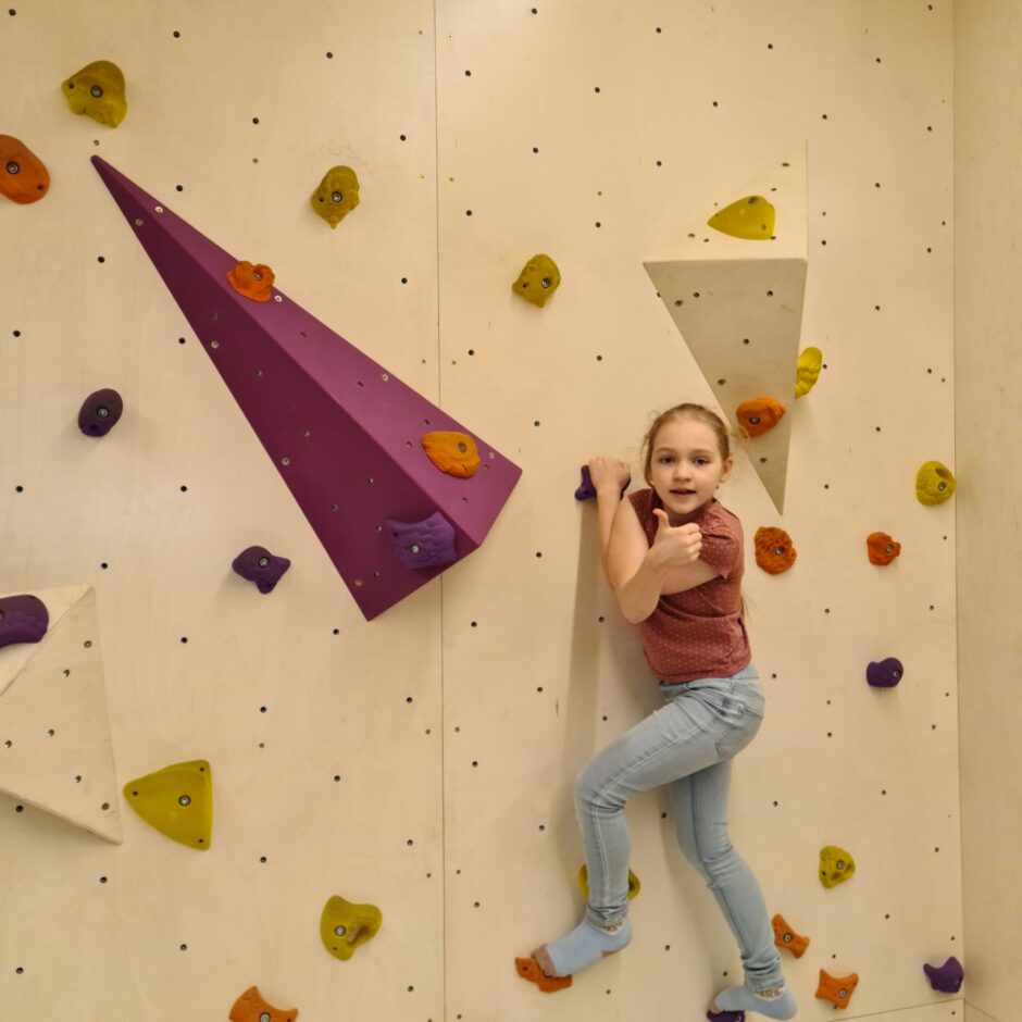 1.klase apmeklē Ogres bibliotēku