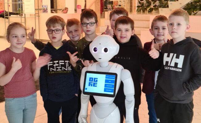 1.klase apmeklē Ogres bibliotēku