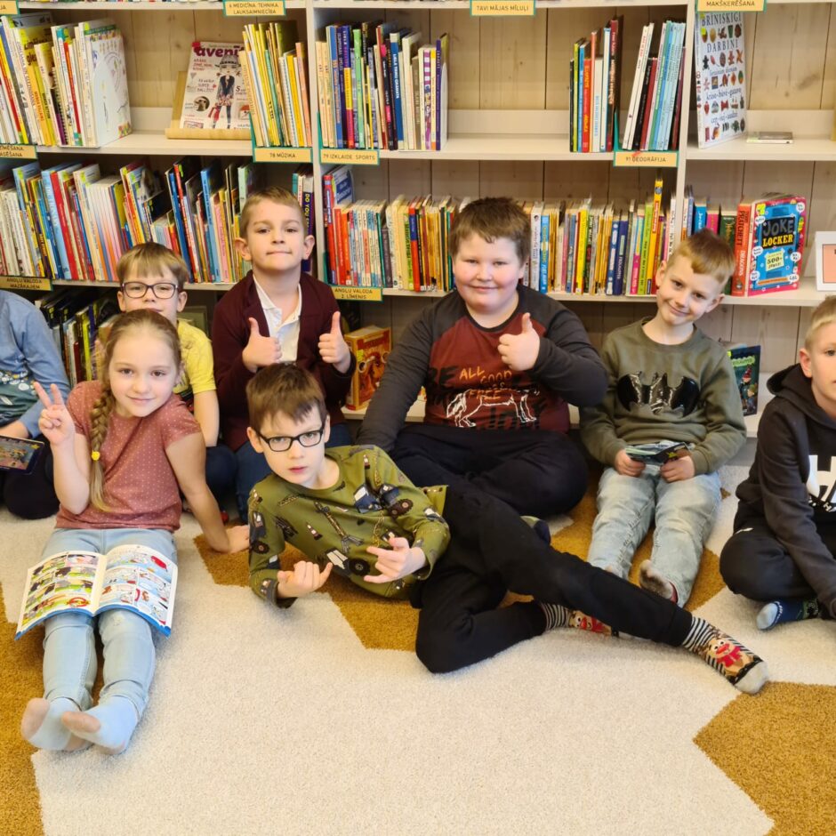 1.klase apmeklē Ogres bibliotēku