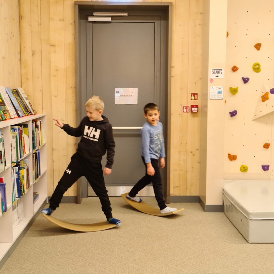 1.klase apmeklē Ogres bibliotēku