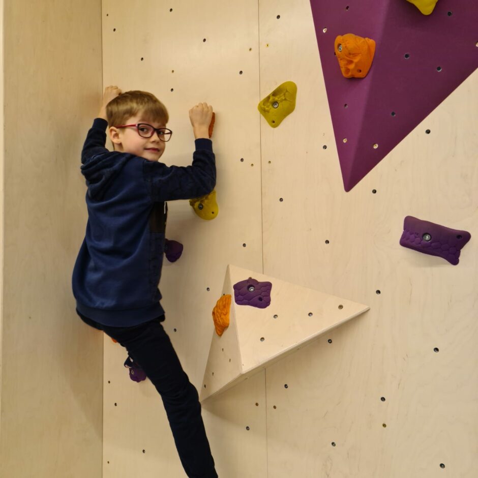 1.klase apmeklē Ogres bibliotēku