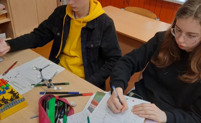 Kā apgūt ķīmiju interesanti?