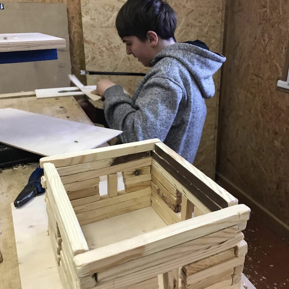 6.klases dizaina un tehnoloģiju mācību stunda