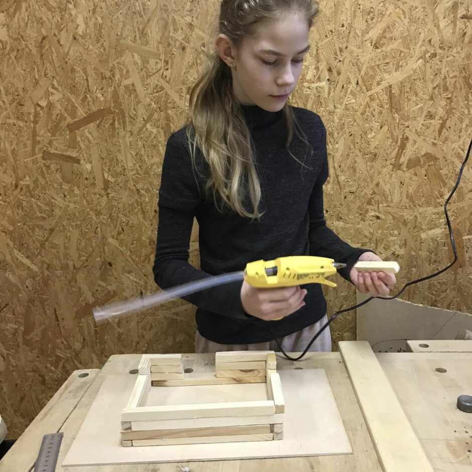 6.klases dizaina un tehnoloģiju mācību stunda