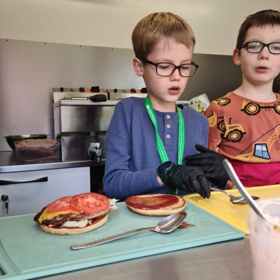 2.klase viesojas pie Pilns Puncis