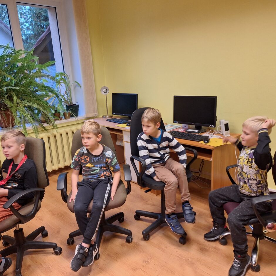 1.klase apmeklē pagasta bibliotēku