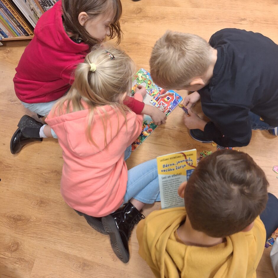 1.klase apmeklē pagasta bibliotēku