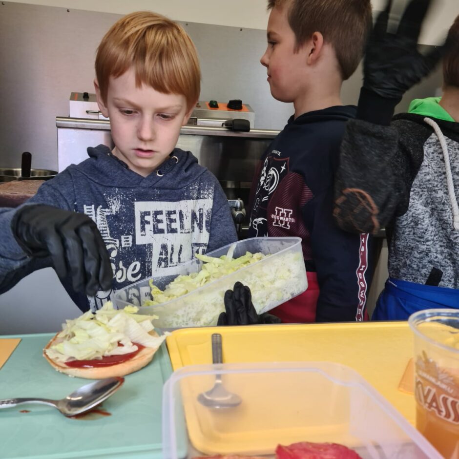 2.klase viesojas pie Pilns Puncis