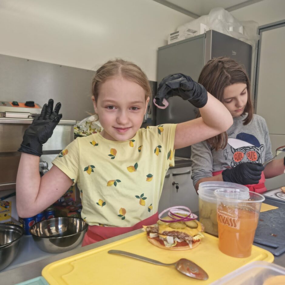 2.klase viesojas pie Pilns Puncis