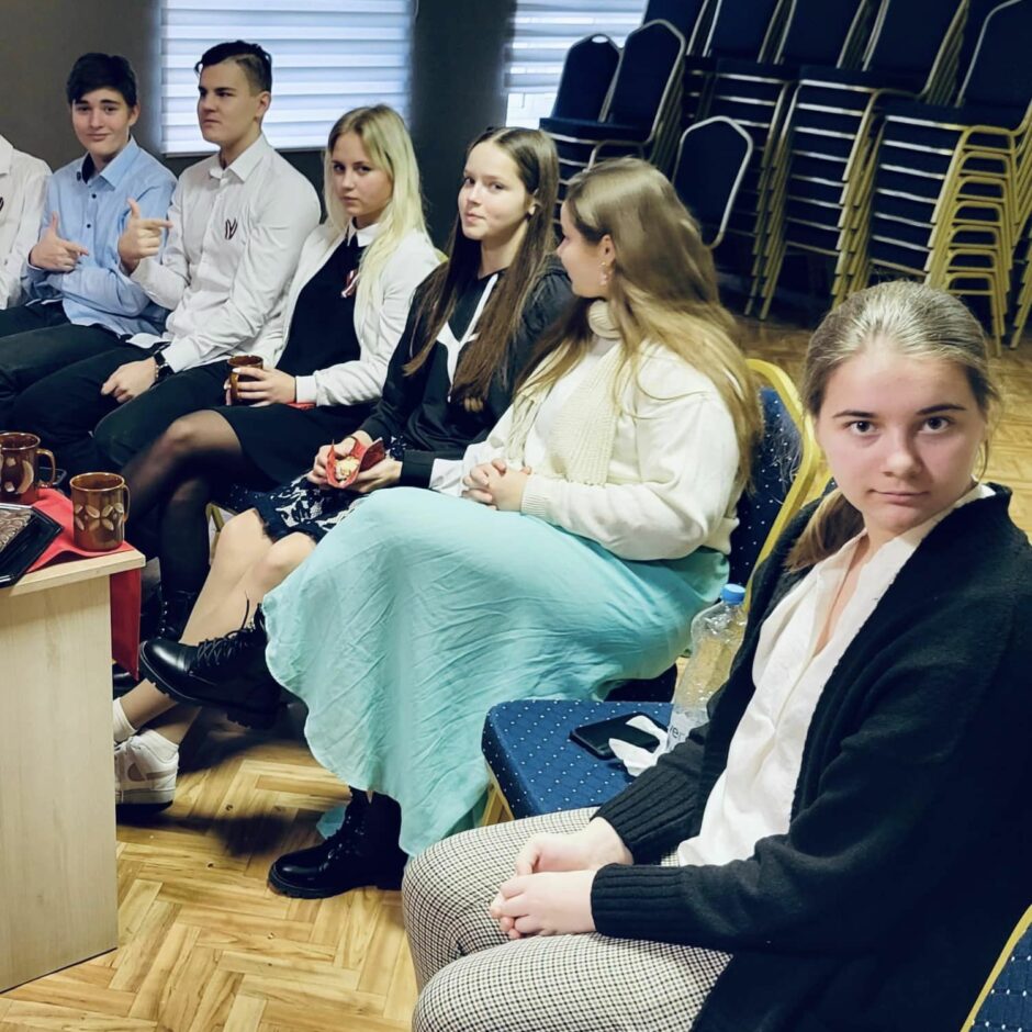 Valsts svētku svinības skolā