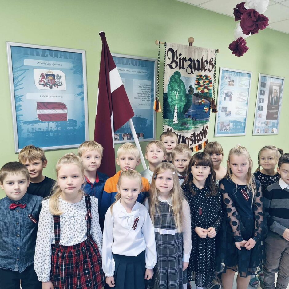 Valsts svētku svinības skolā