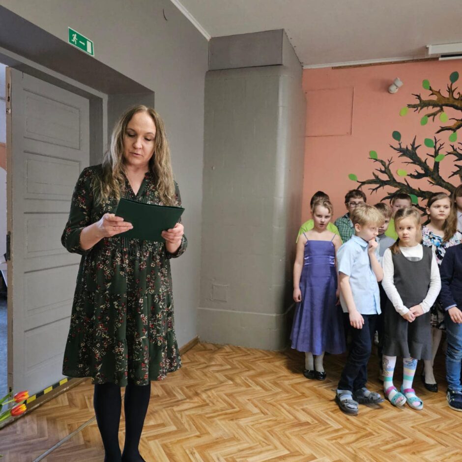 Nošu, krāsu un vārdu virpulī