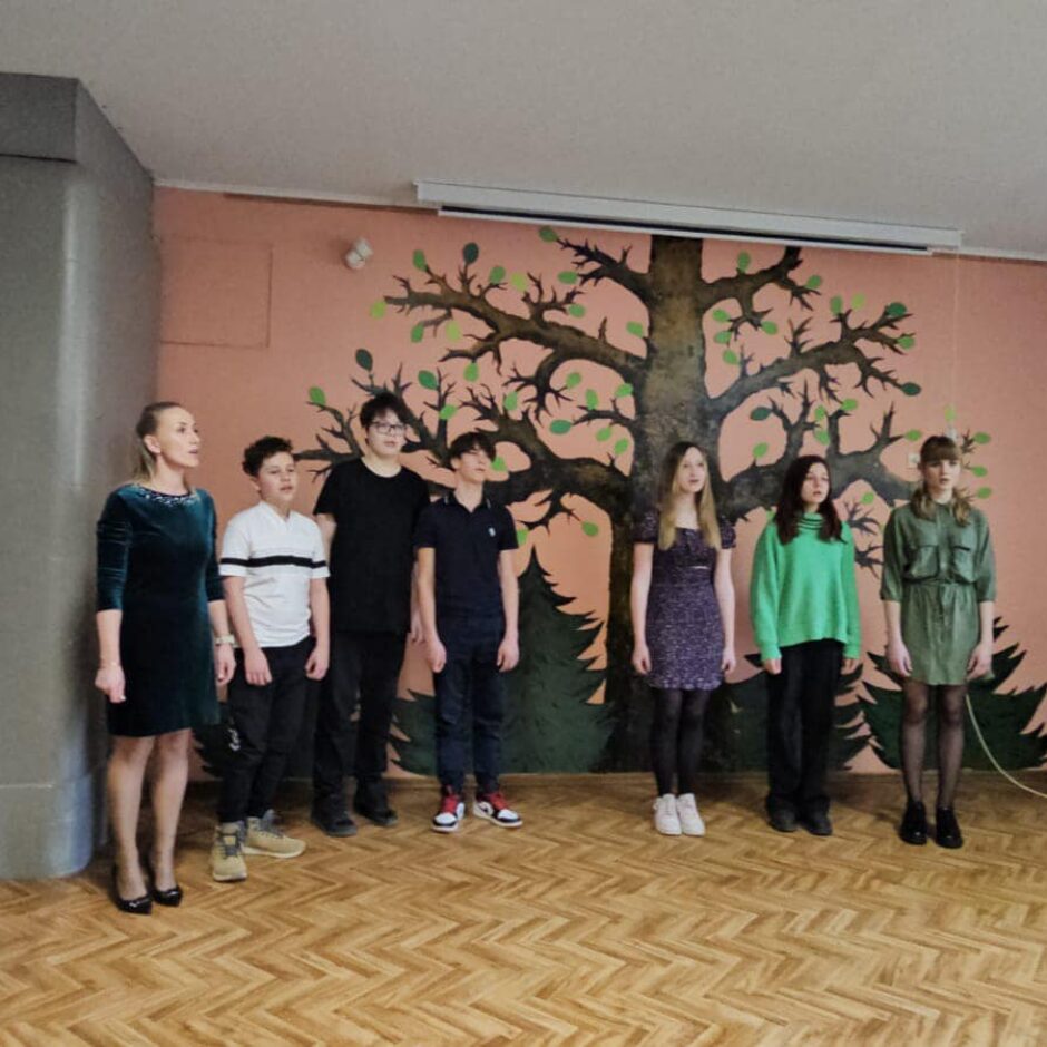 Nošu, krāsu un vārdu virpulī