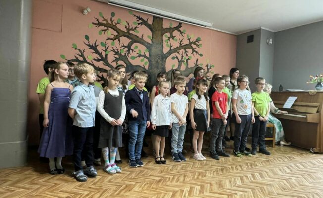 Nošu, krāsu un vārdu virpulī