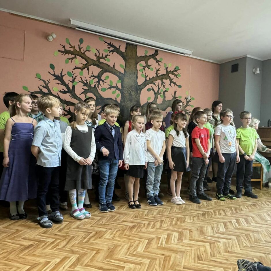 Nošu, krāsu un vārdu virpulī