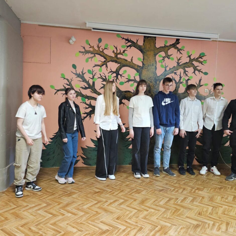 Nošu, krāsu un vārdu virpulī