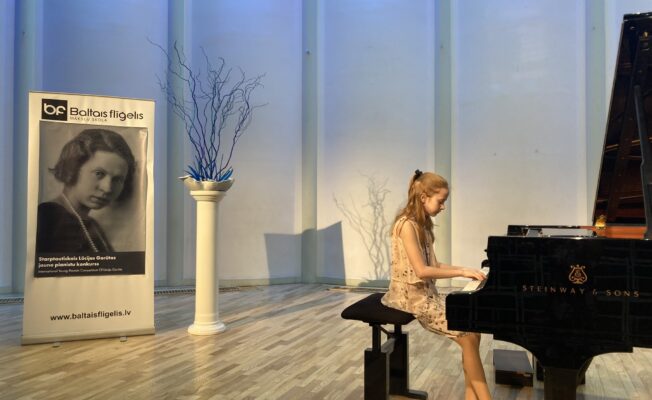 VII Starptautiskais Lūcijas Garūtas jauno pianistu konkurss