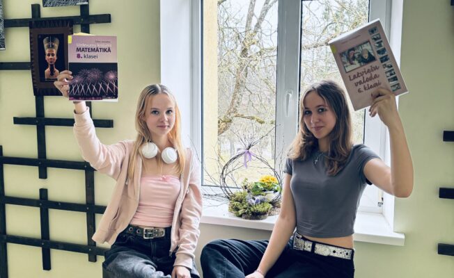 Meitenes gūst atzinības olimpiādēs