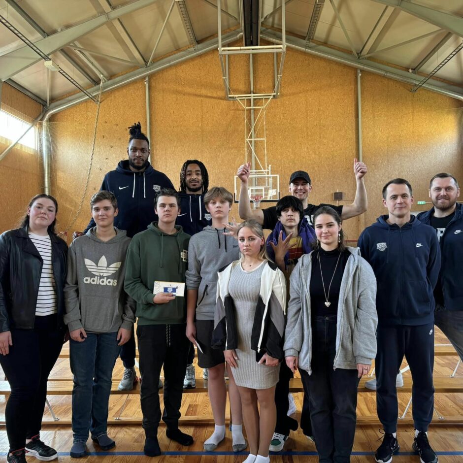 BK Ogre basketbolisti skolā