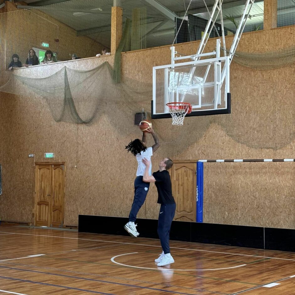 BK Ogre basketbolisti skolā