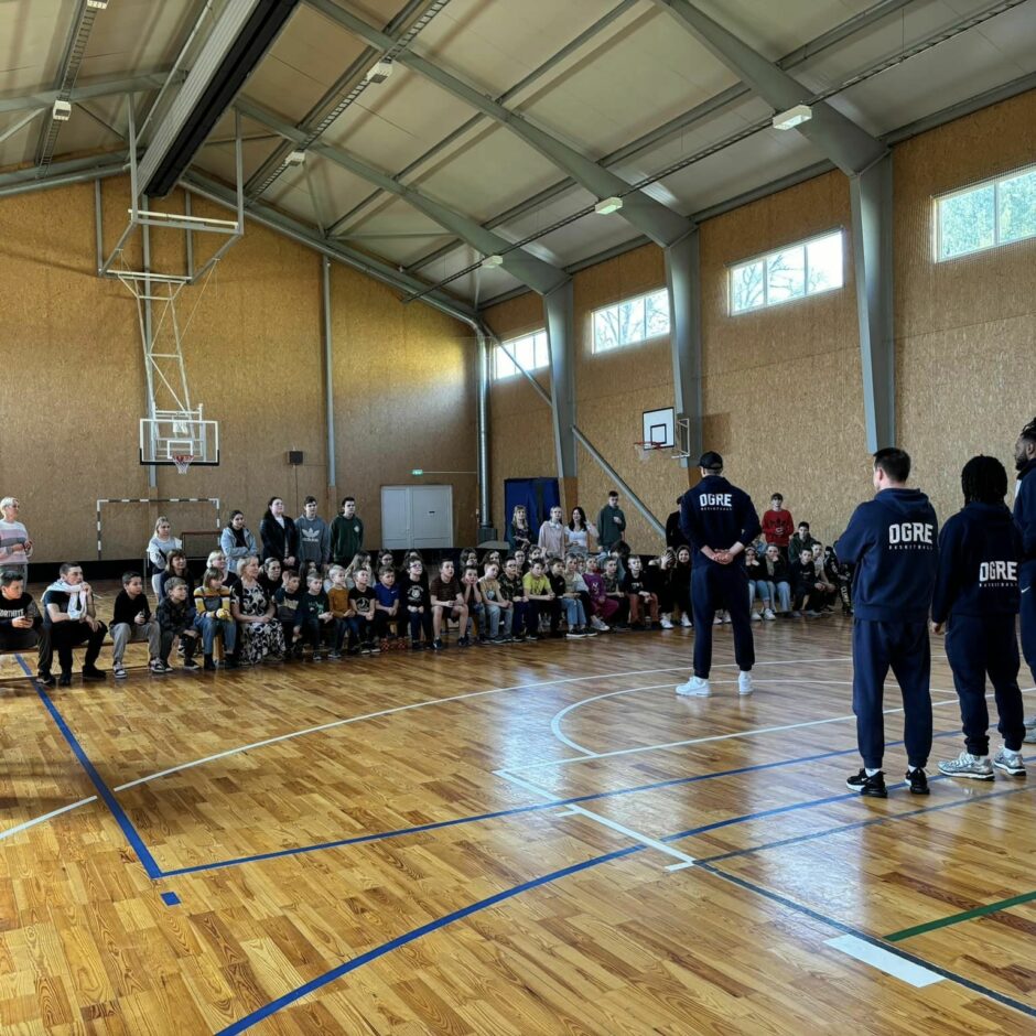 BK Ogre basketbolisti skolā