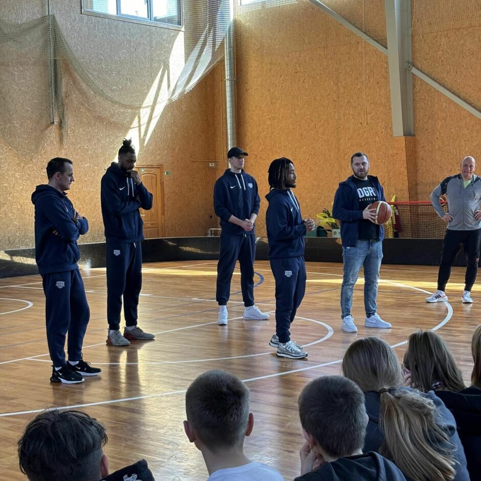 BK Ogre basketbolisti skolā