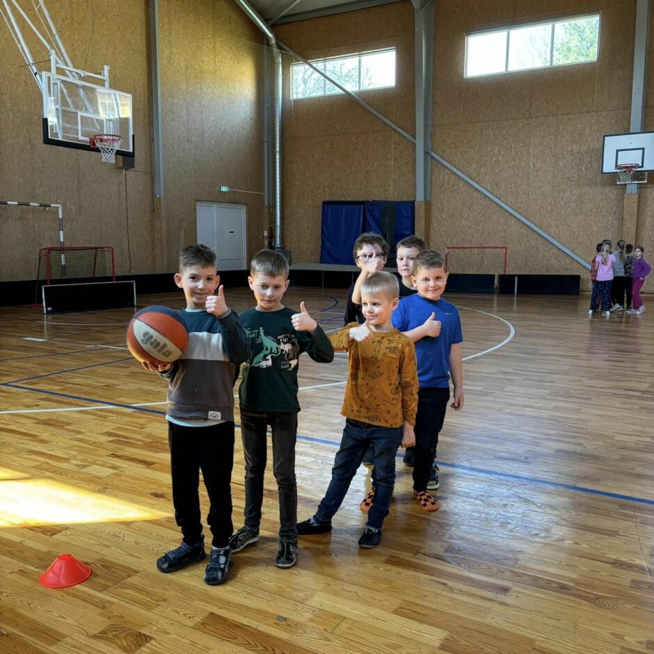 BK Ogre basketbolisti skolā