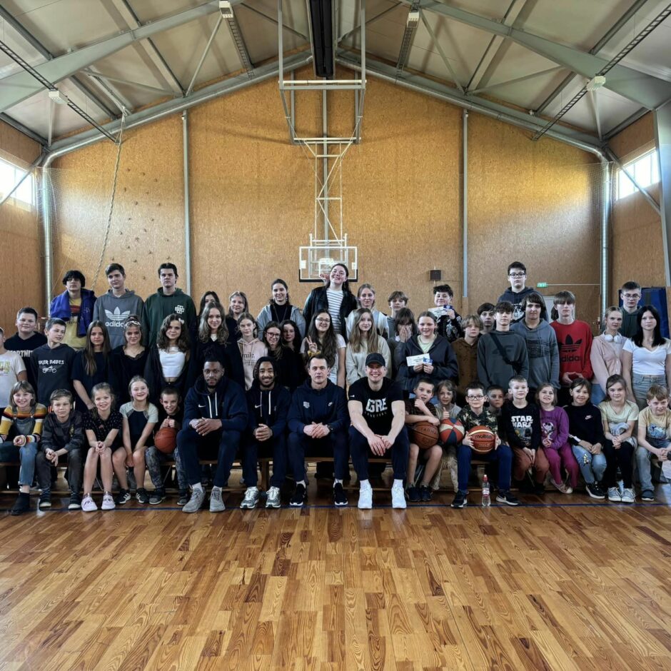 BK Ogre basketbolisti skolā