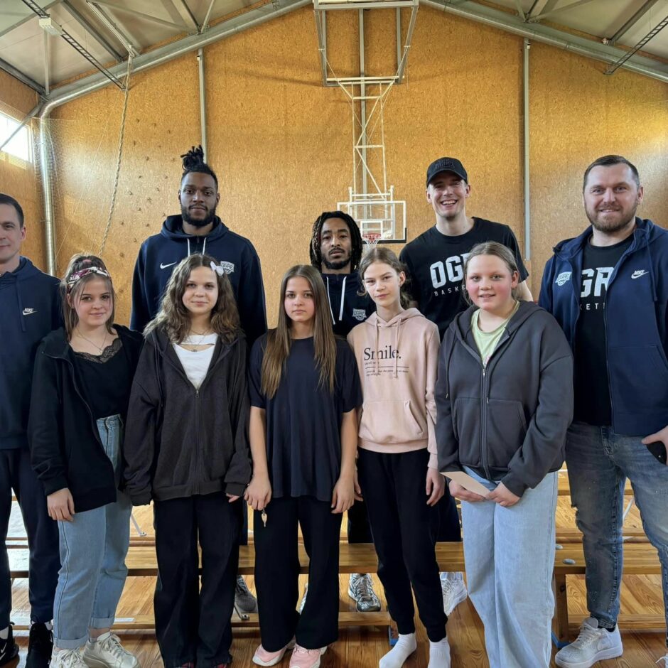 BK Ogre basketbolisti skolā