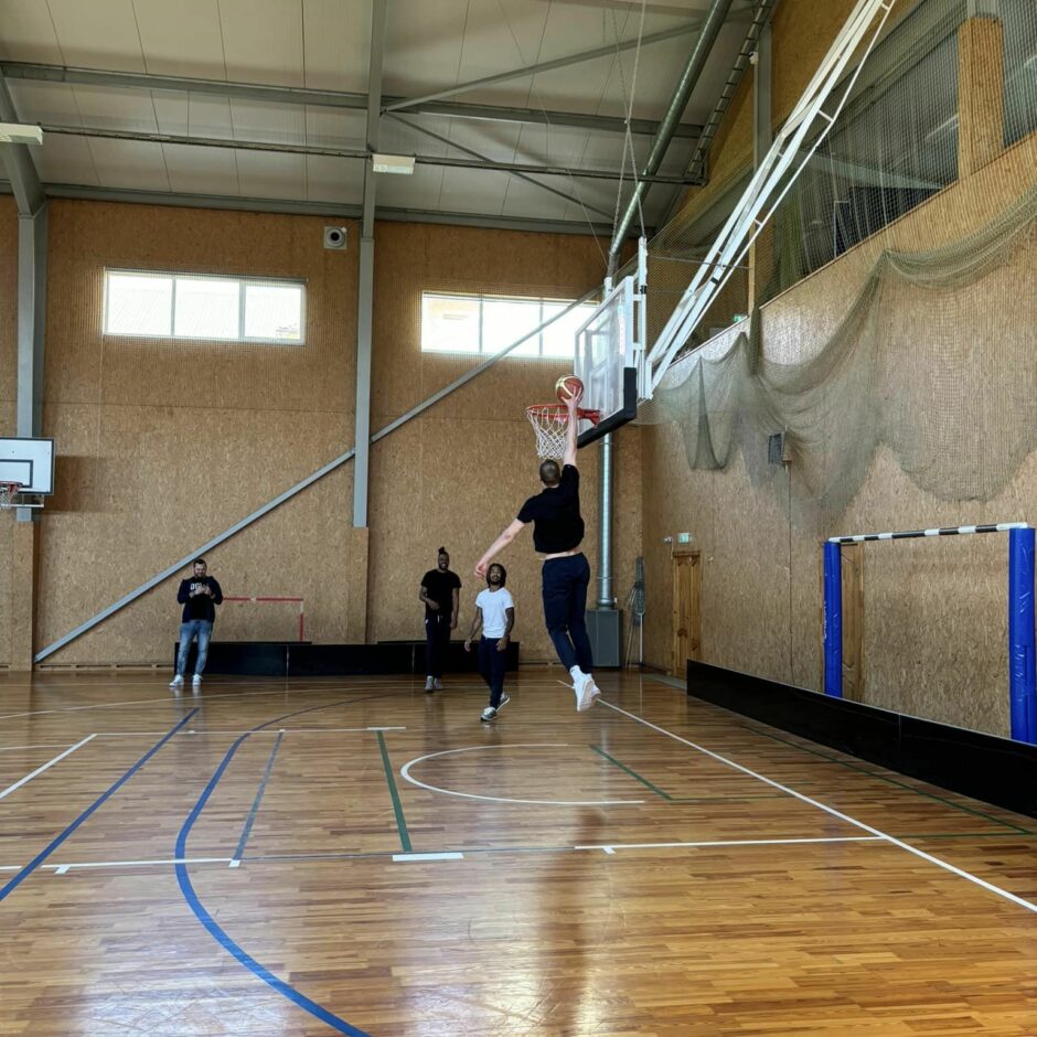 BK Ogre basketbolisti skolā