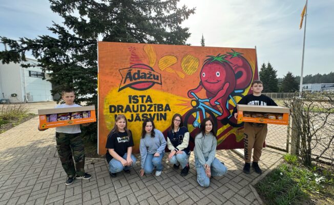 skolēni apmeklē Ādažu čipsus