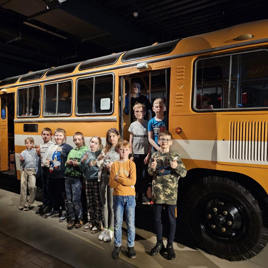 2.klase apmeklē Rīgas motormuzeju