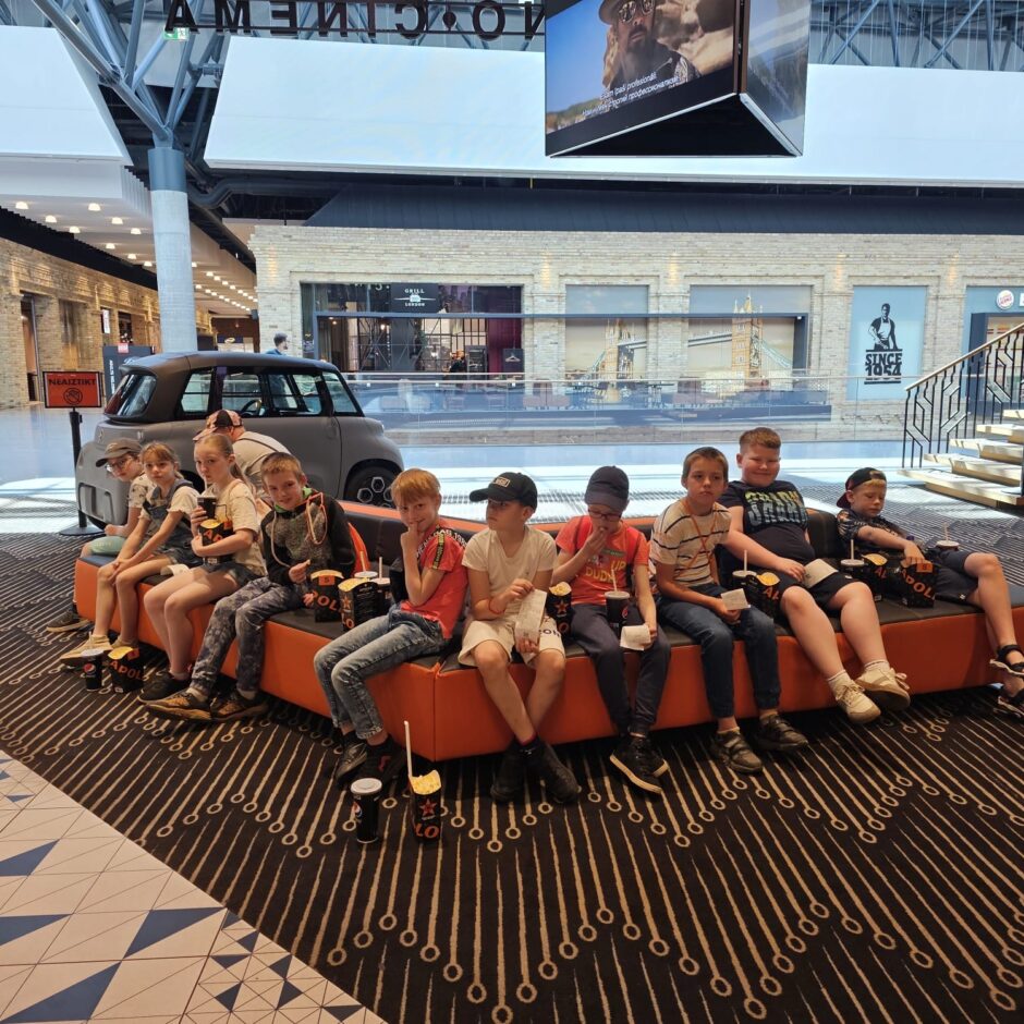 2.klase kino apmeklējumā