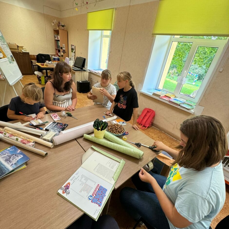 Ietērp grāmatu tapetēs