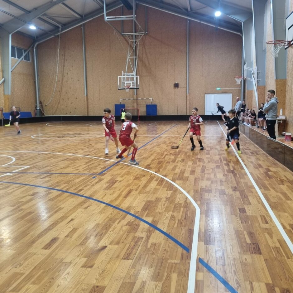 Florbola sacensības