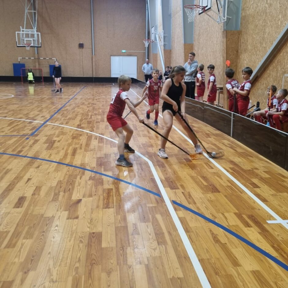 Florbola sacensības