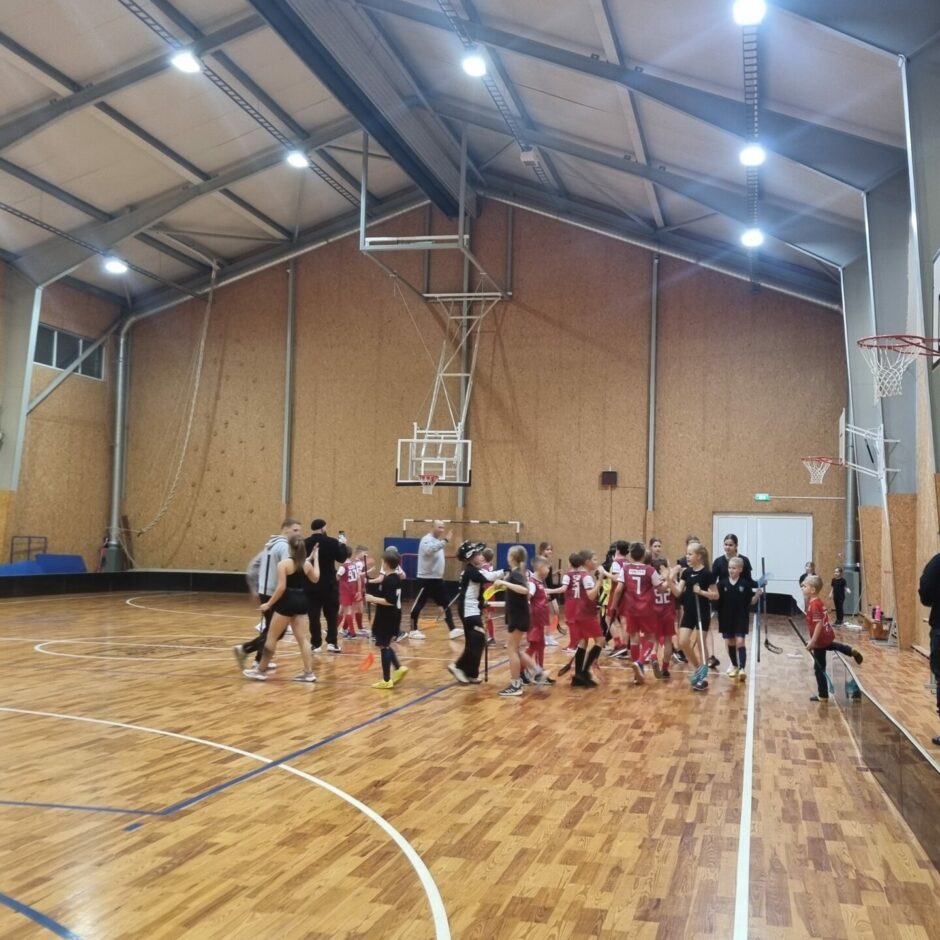 Florbola sacensības