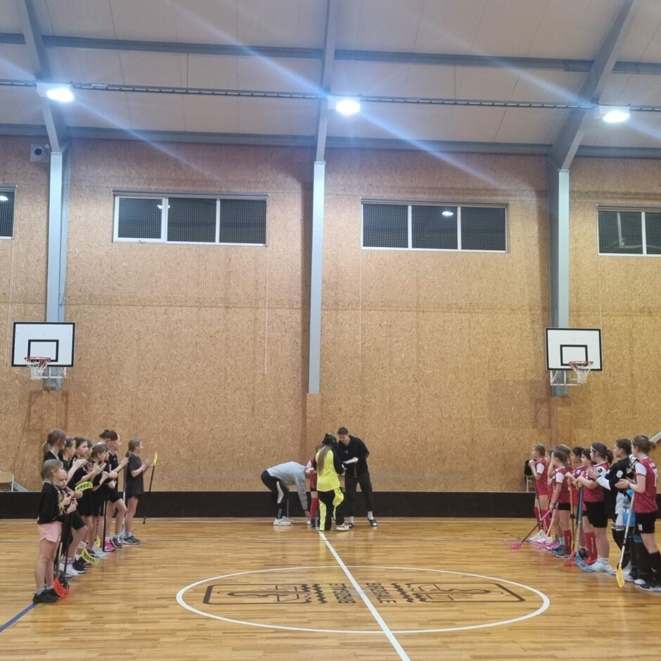 Florbola sacensības